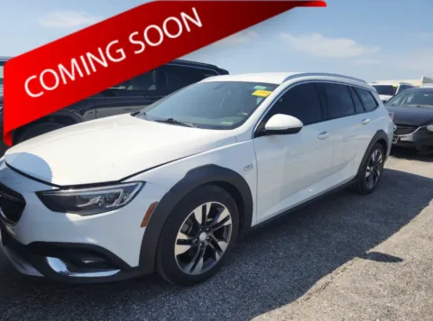 White 2018 Buick Regal TourX Preferred for sale in Columbus, OH