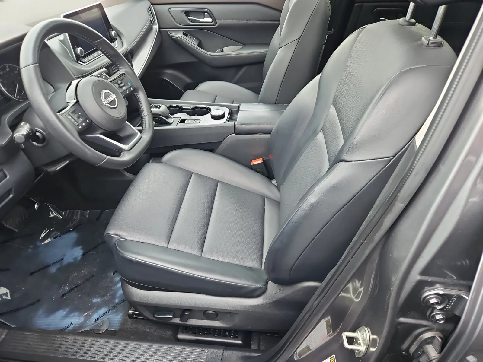 Nissan Rogue photo 9