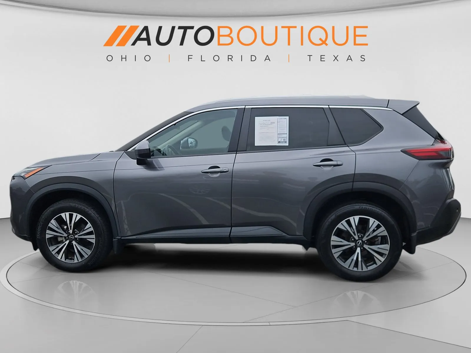 Nissan Rogue photo 2