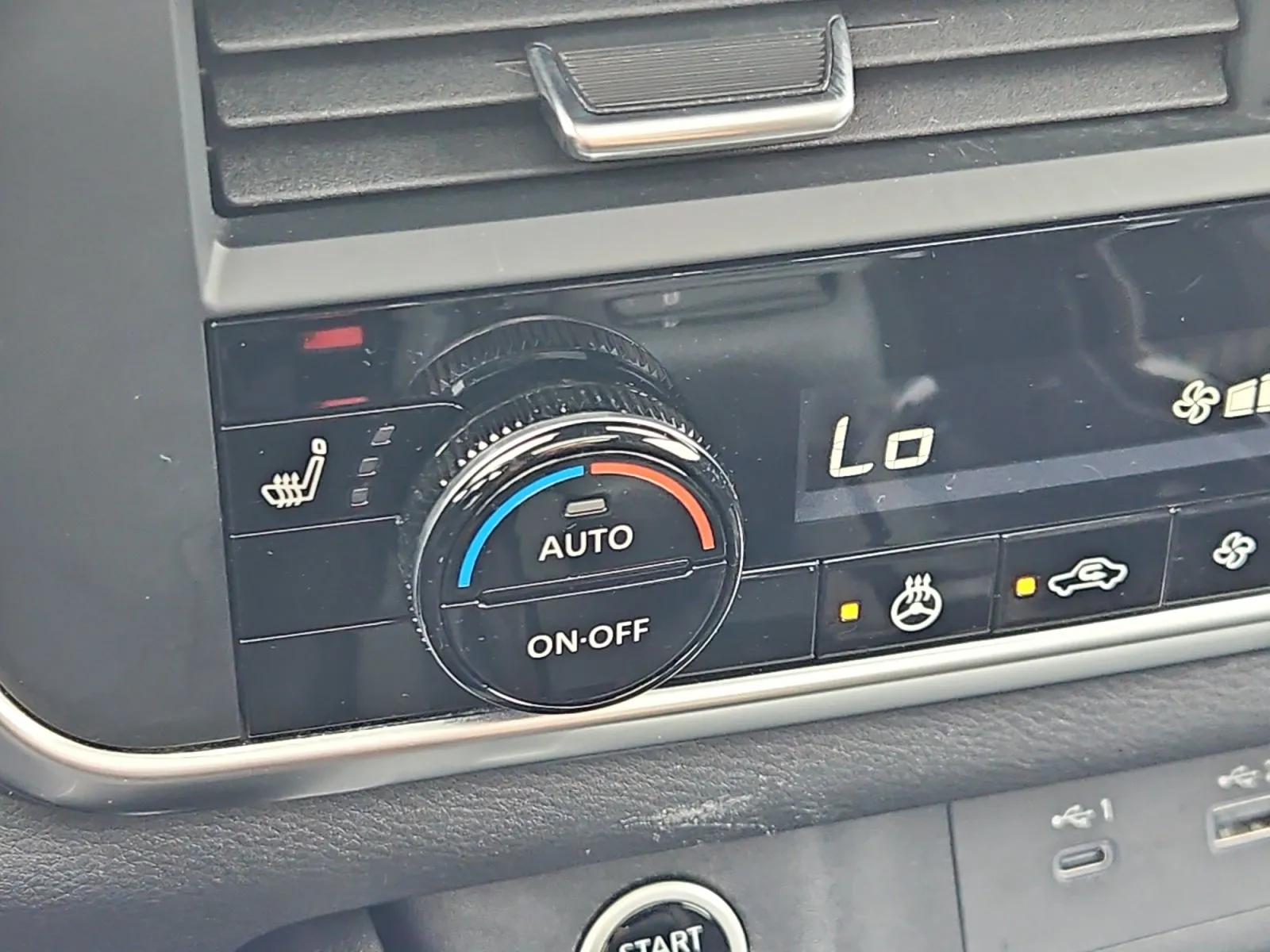 Nissan Rogue photo 20