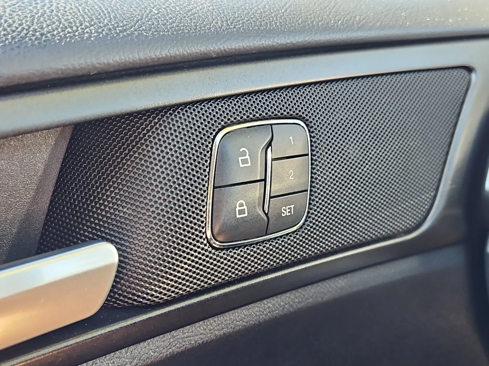 Ford Fusion photo 16