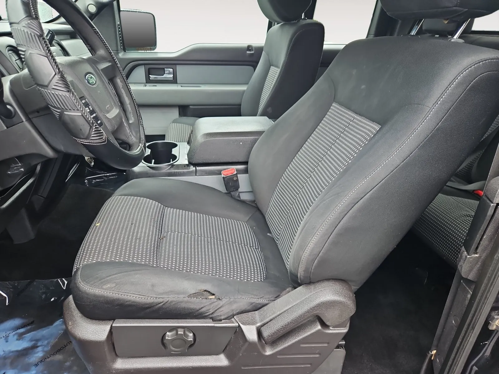 Ford F-150 photo 9