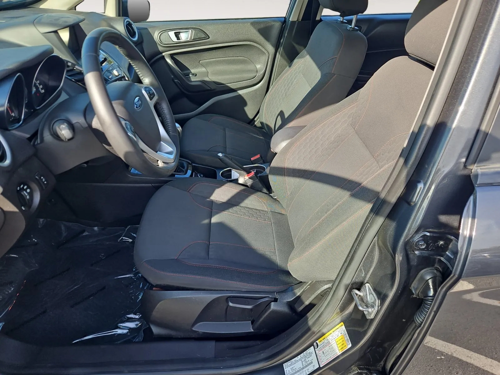 Ford Fiesta photo 8