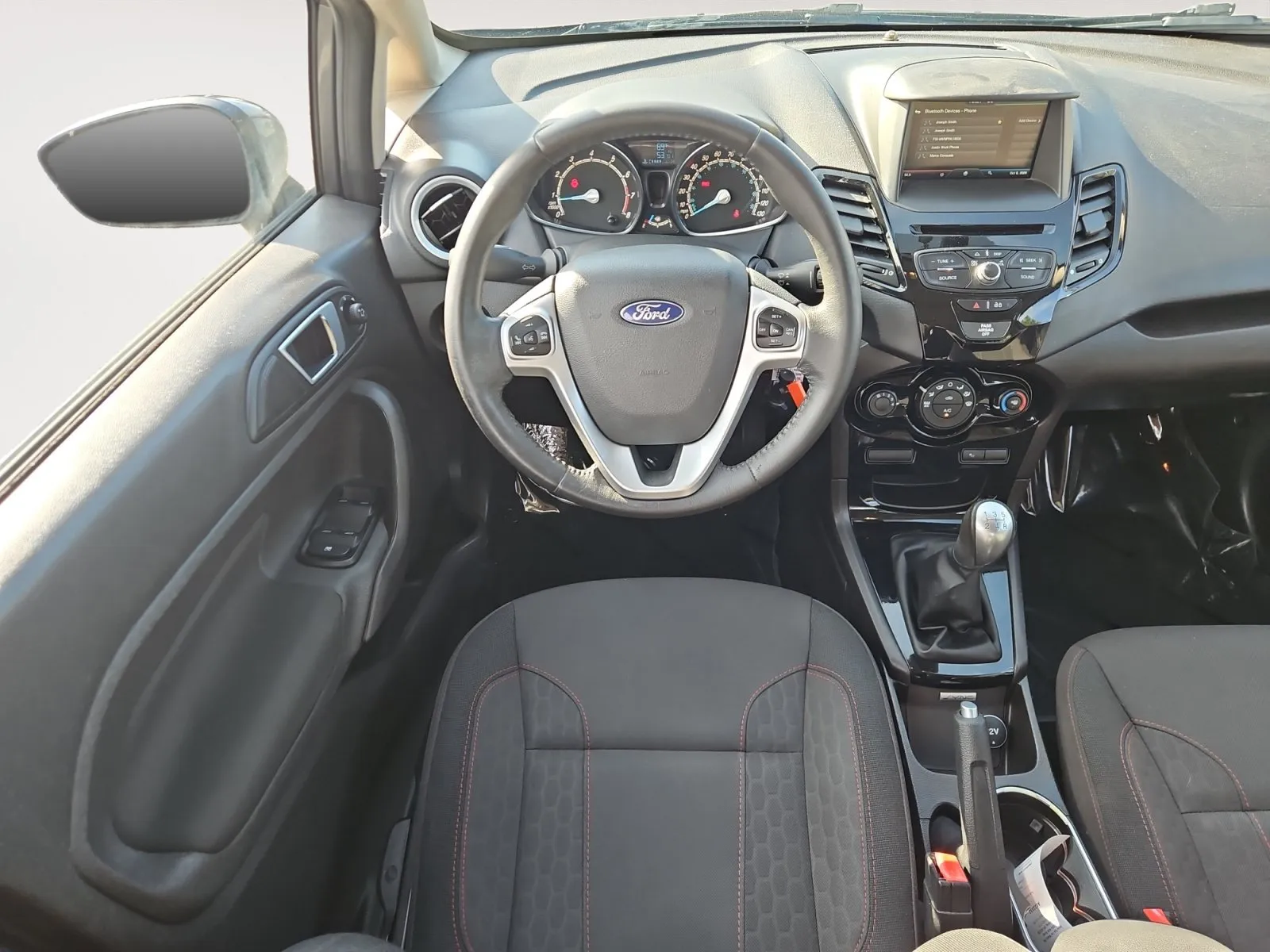 Ford Fiesta photo 9