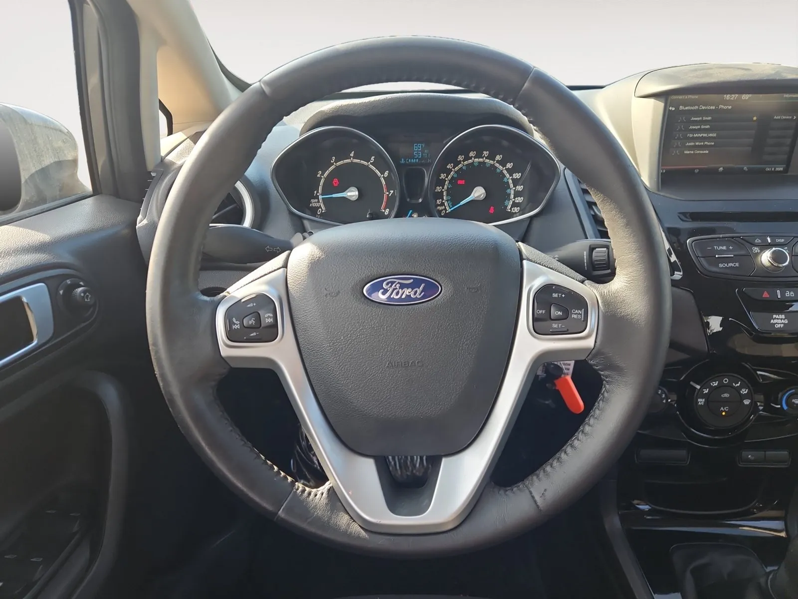 Ford Fiesta photo 11