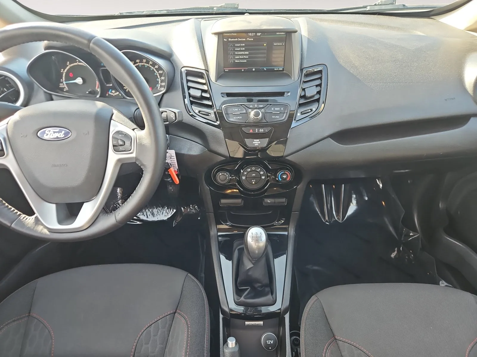 Ford Fiesta photo 10