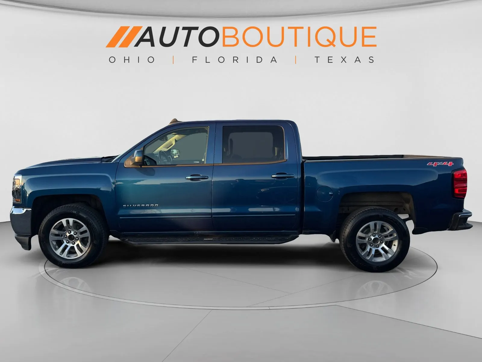 Chevrolet Silverado photo 2