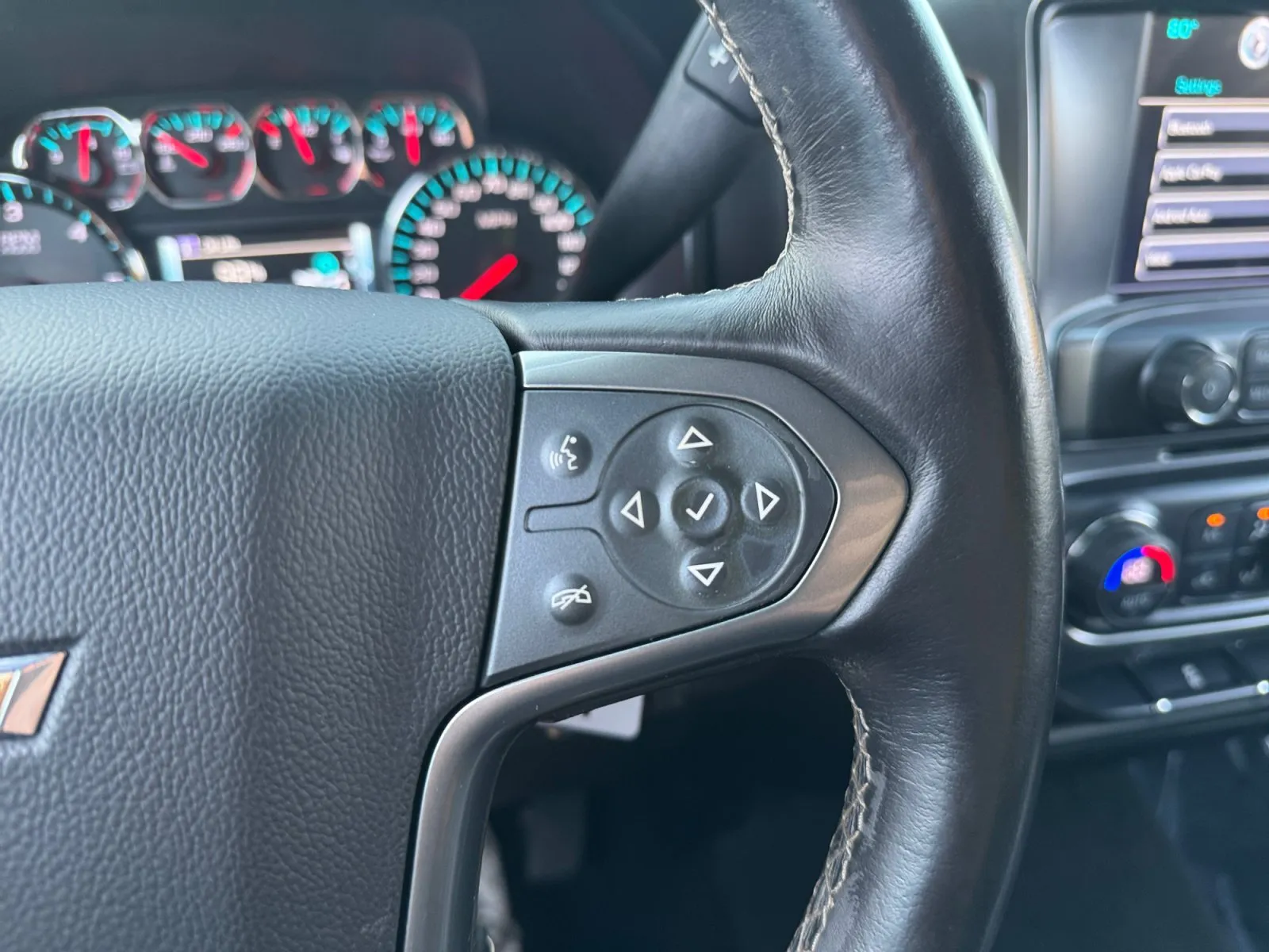 Chevrolet Silverado photo 23