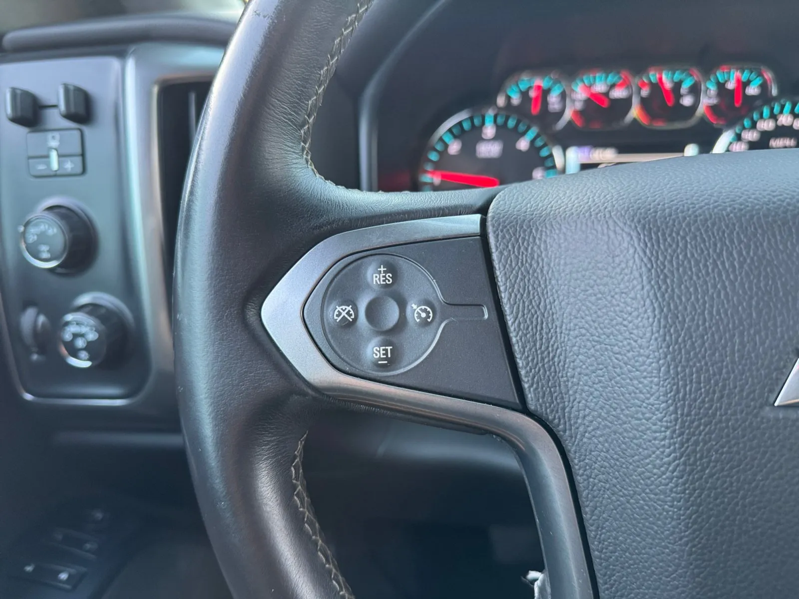 Chevrolet Silverado photo 22