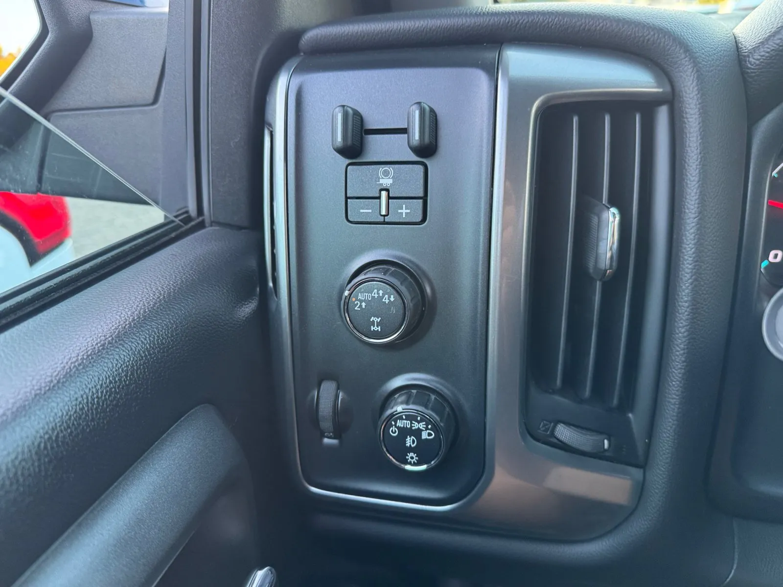 Chevrolet Silverado photo 17