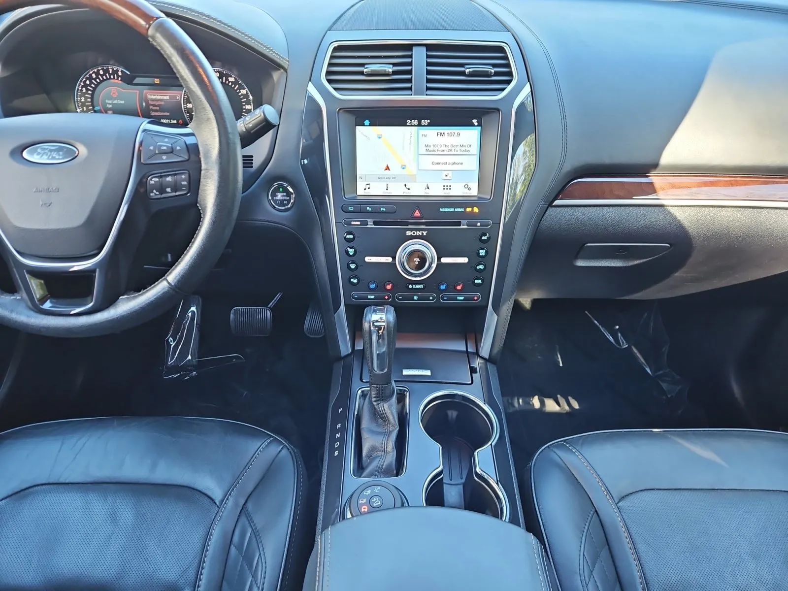 Ford Explorer photo 11
