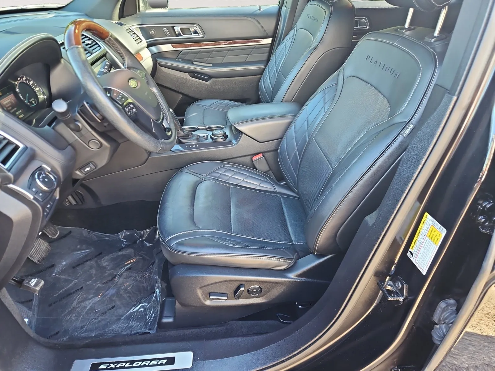 Ford Explorer photo 9