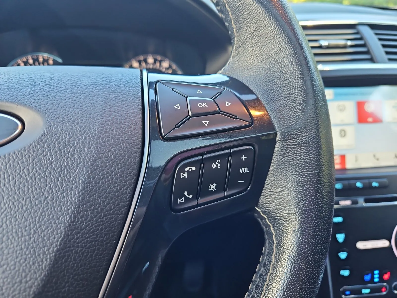 Ford Explorer photo 29