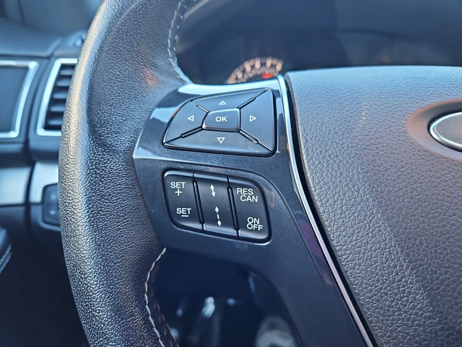 Ford Explorer photo 30