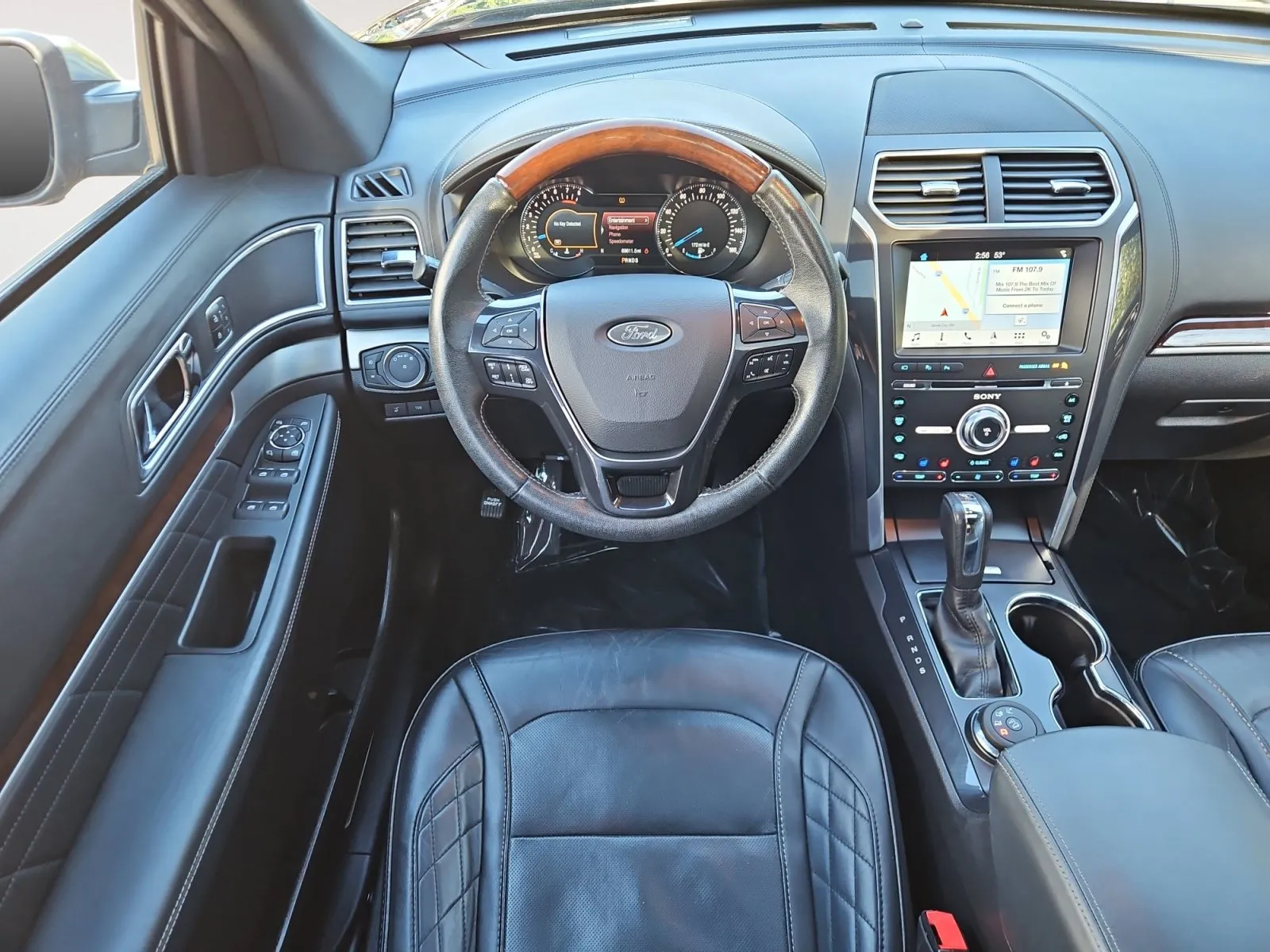 Ford Explorer photo 10