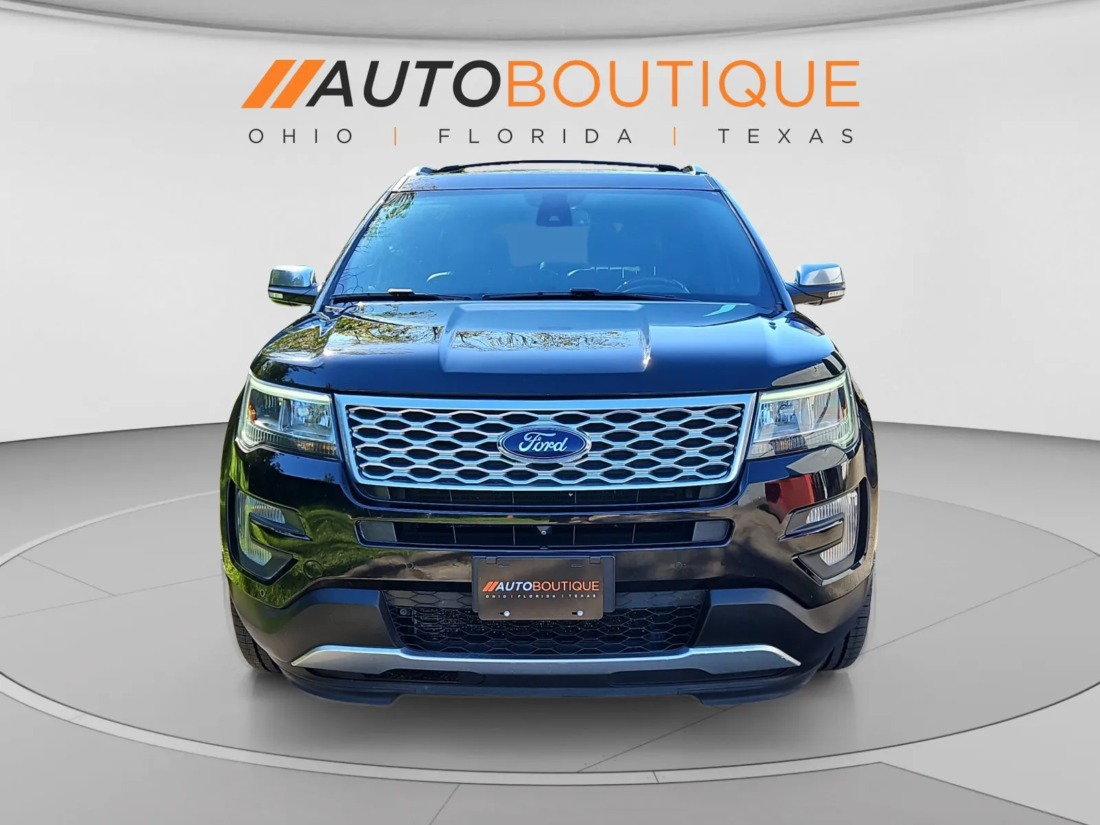 Ford Explorer photo 8
