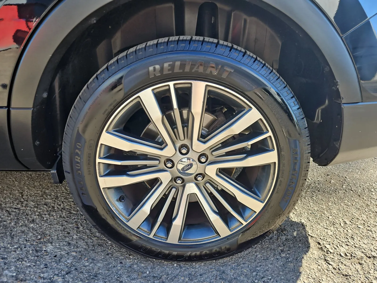 Ford Explorer photo 16