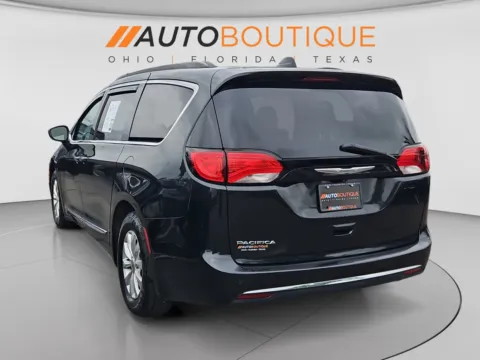 Another view of 2017 Chrysler Pacifica Touring-L for sale in Columbus, OH at Auto Boutique Ohio