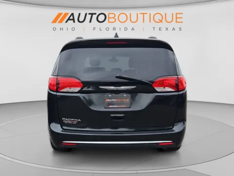 More photos of 2017 Chrysler Pacifica Touring-L at Auto Boutique Ohio, OH
