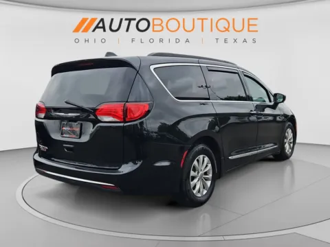 More photos of 2017 Chrysler Pacifica Touring-L at Auto Boutique Ohio, OH