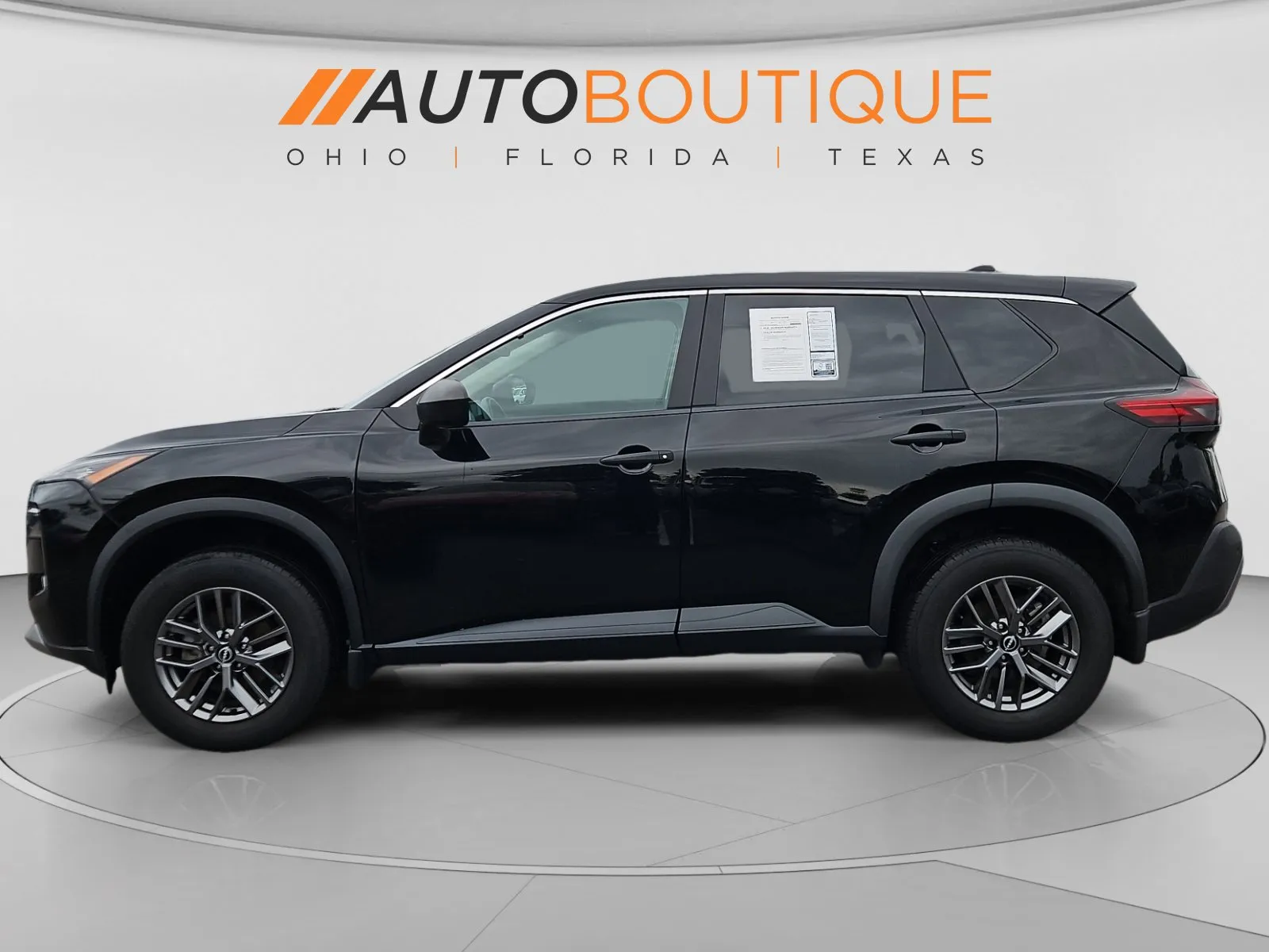 Nissan Rogue photo 2