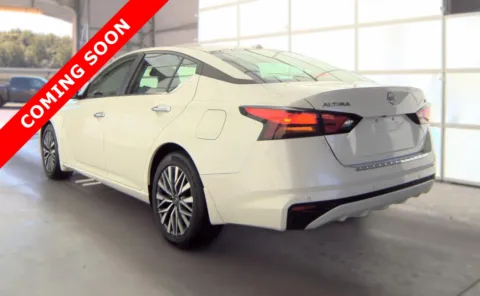 More photos of 2023 Nissan Altima 2.5 SV at Auto Boutique Ohio, OH