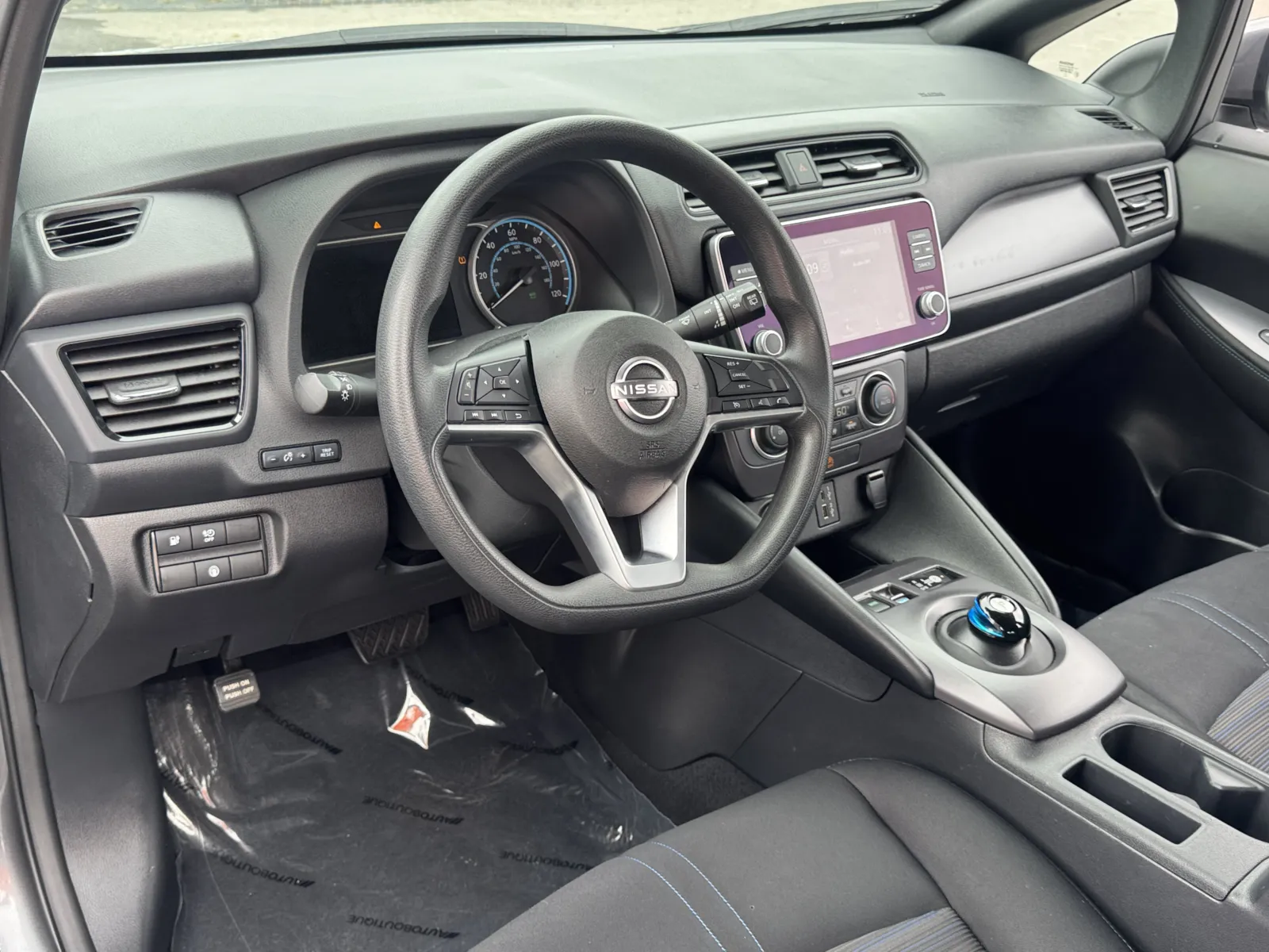 Nissan Leaf photo 8