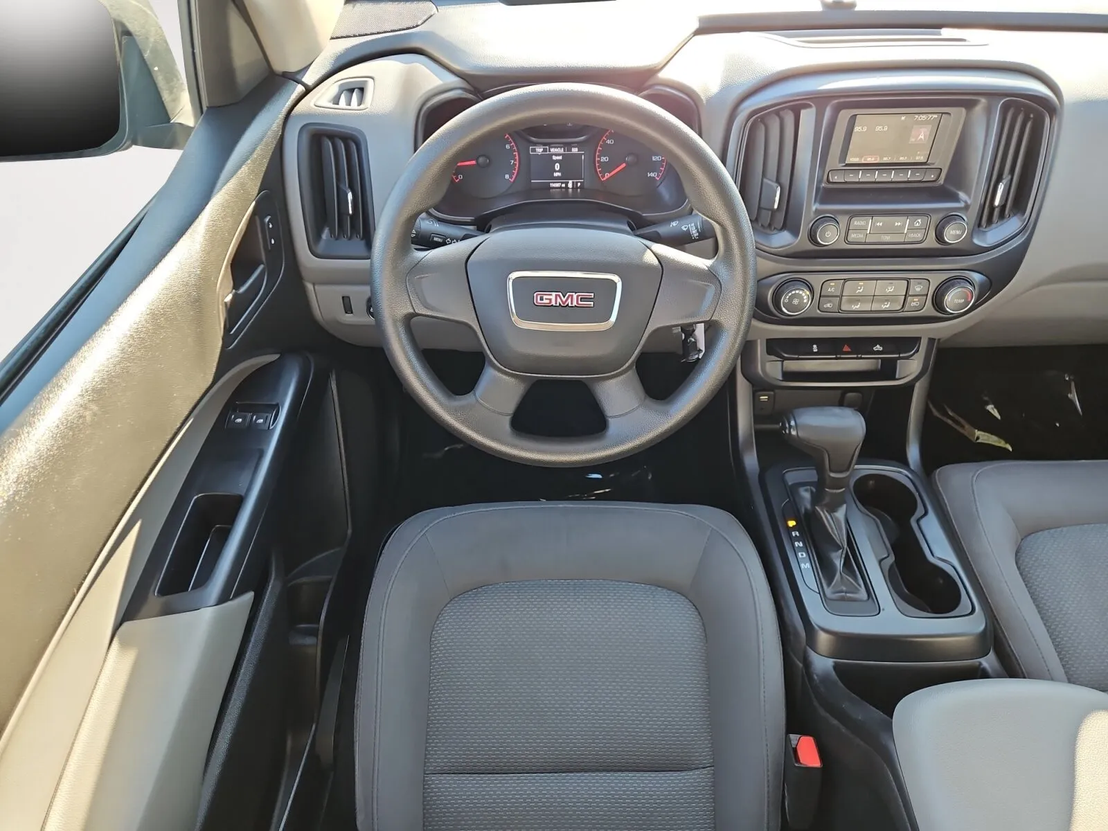 GMC Canyon photo 10
