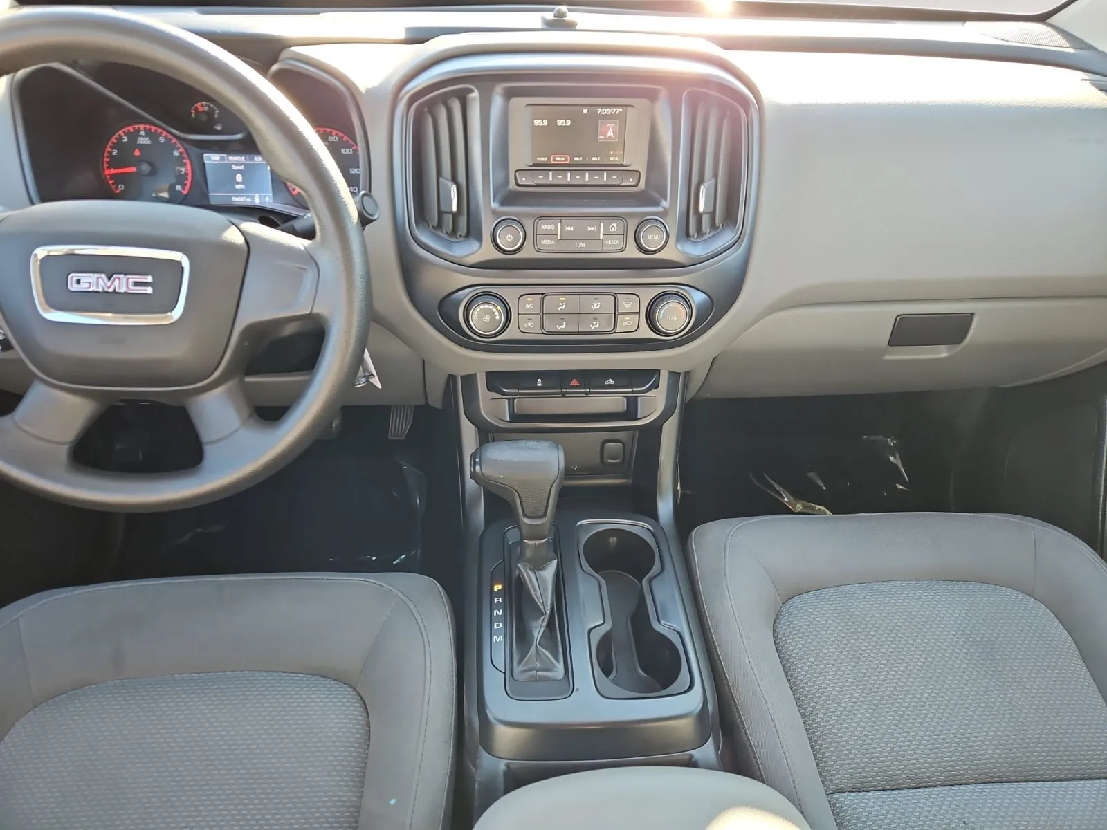 GMC Canyon photo 11