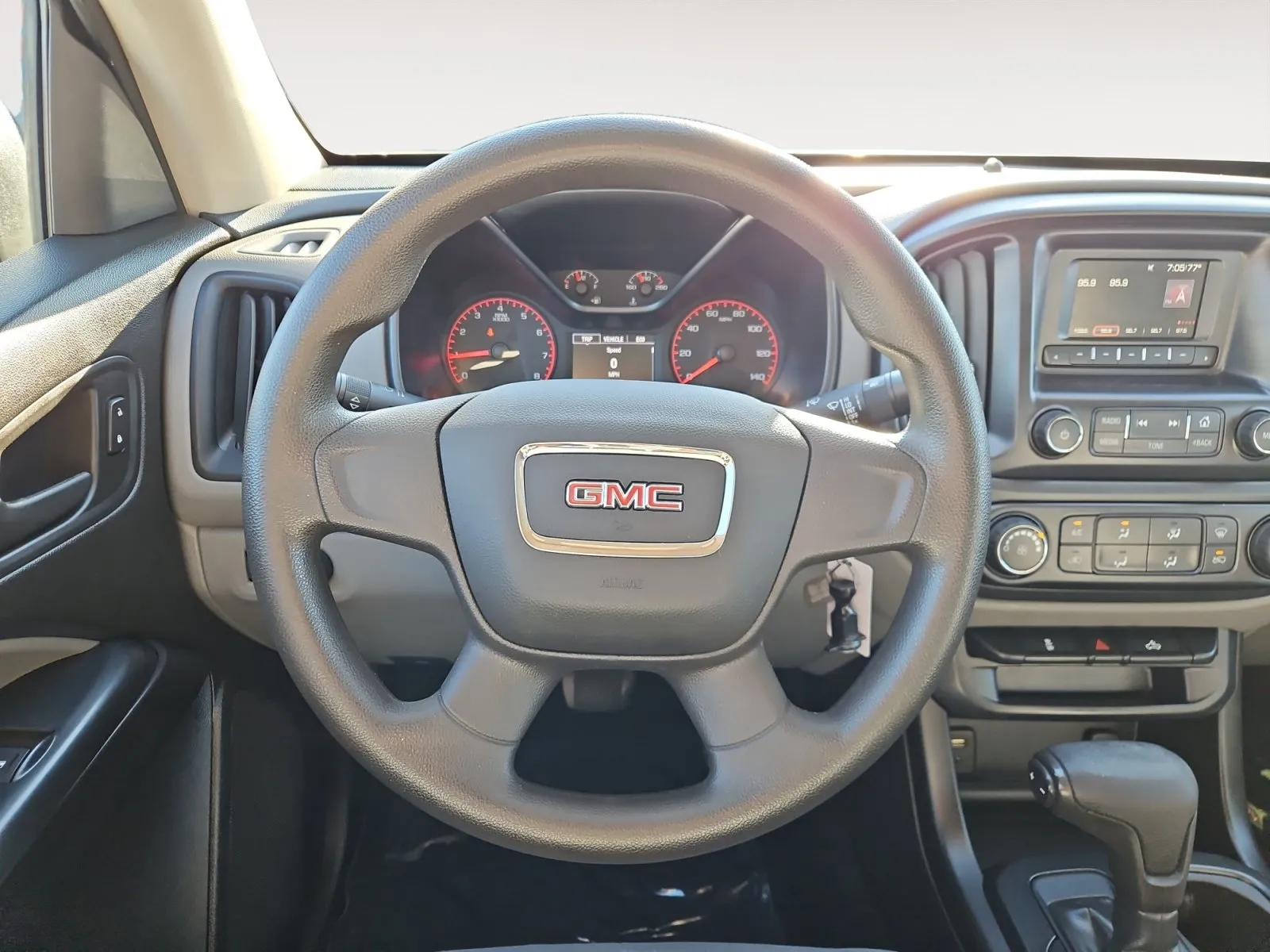 GMC Canyon photo 12