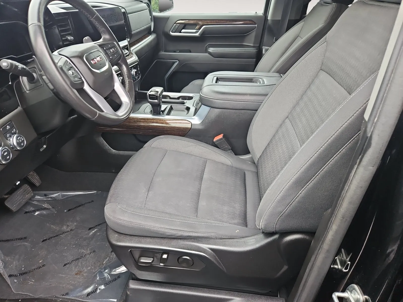 GMC Sierra photo 9