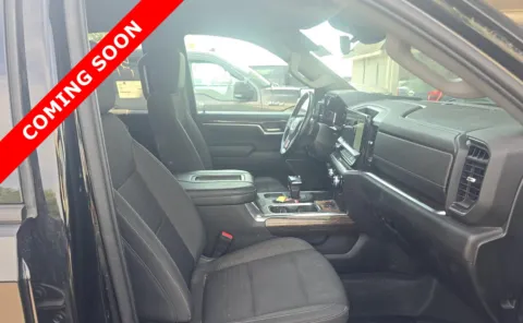 More photos of 2022 GMC Sierra 1500 Elevation at Auto Boutique Ohio, OH
