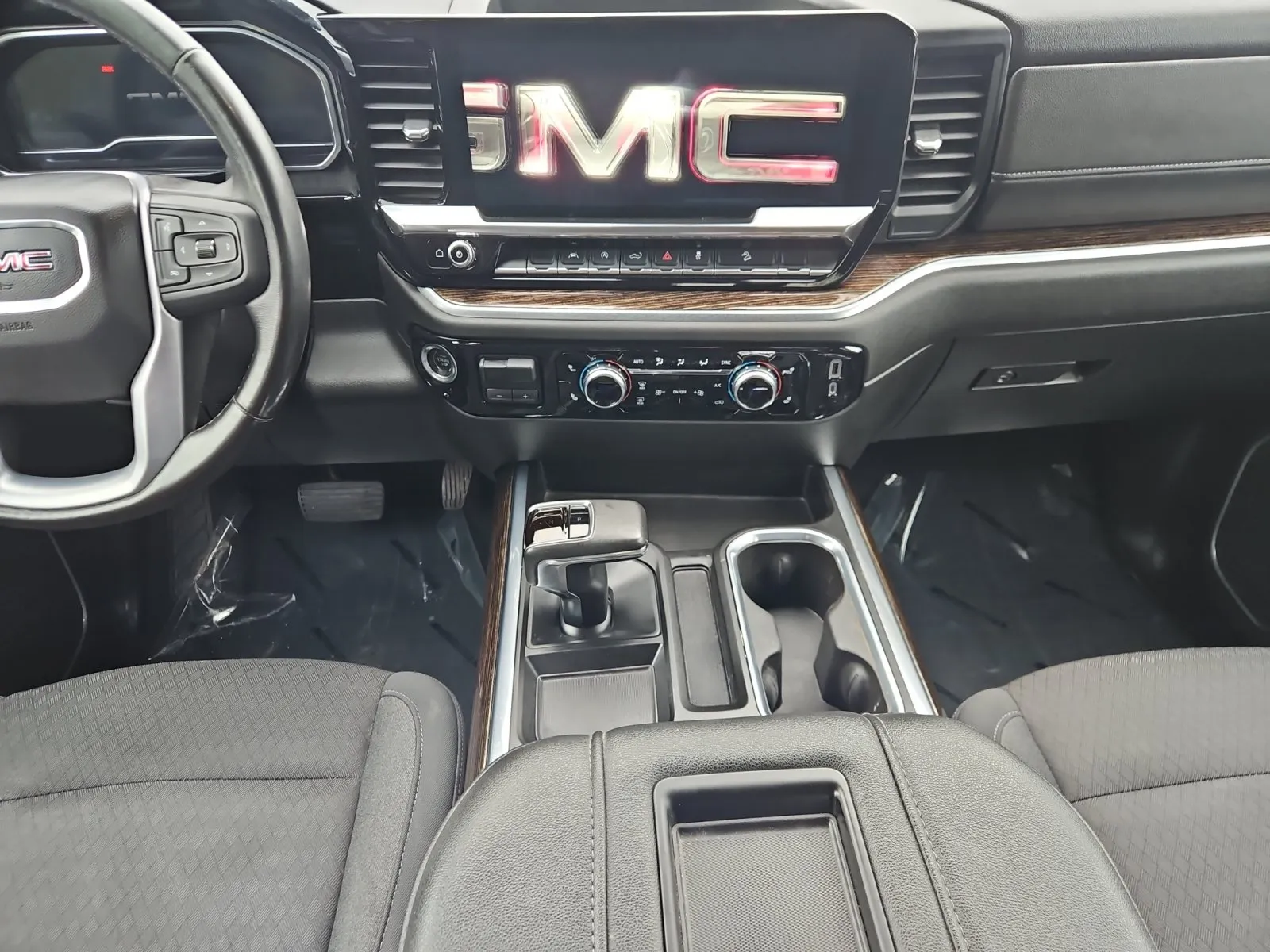 GMC Sierra photo 11