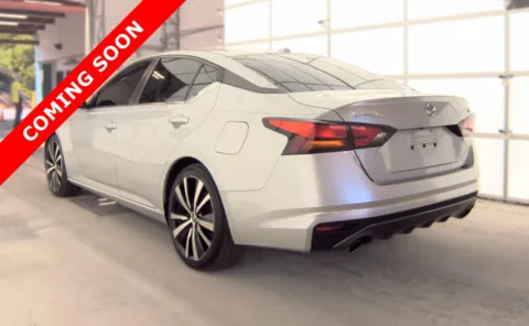 More photos of 2022 Nissan Altima 2.5 SR at Auto Boutique Ohio, OH