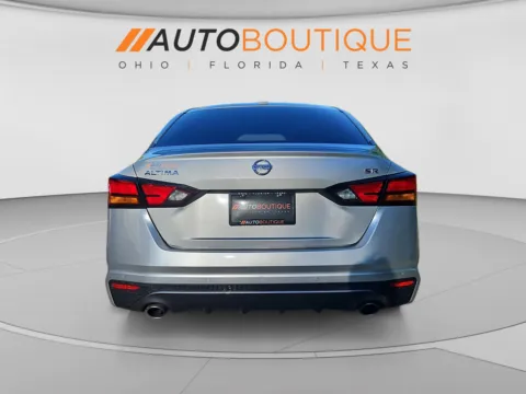 More photos of 2022 Nissan Altima 2.5 SR at Auto Boutique Ohio, OH