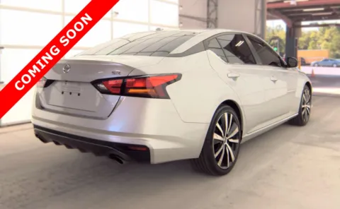 More photos of 2022 Nissan Altima 2.5 SR at Auto Boutique Ohio, OH