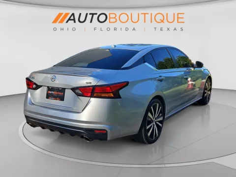 More photos of 2022 Nissan Altima 2.5 SR at Auto Boutique Ohio, OH