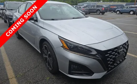 Another view of 2023 Nissan Altima 2.5 SR for sale in Columbus, OH at Auto Boutique Ohio