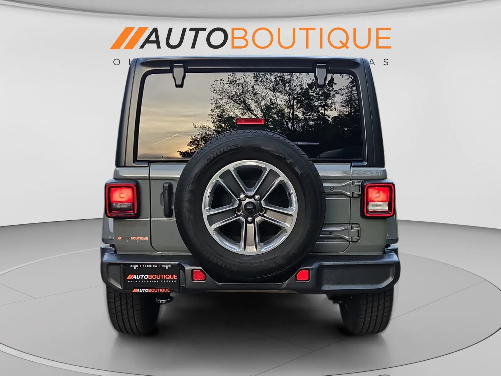 Jeep Wrangler photo 4