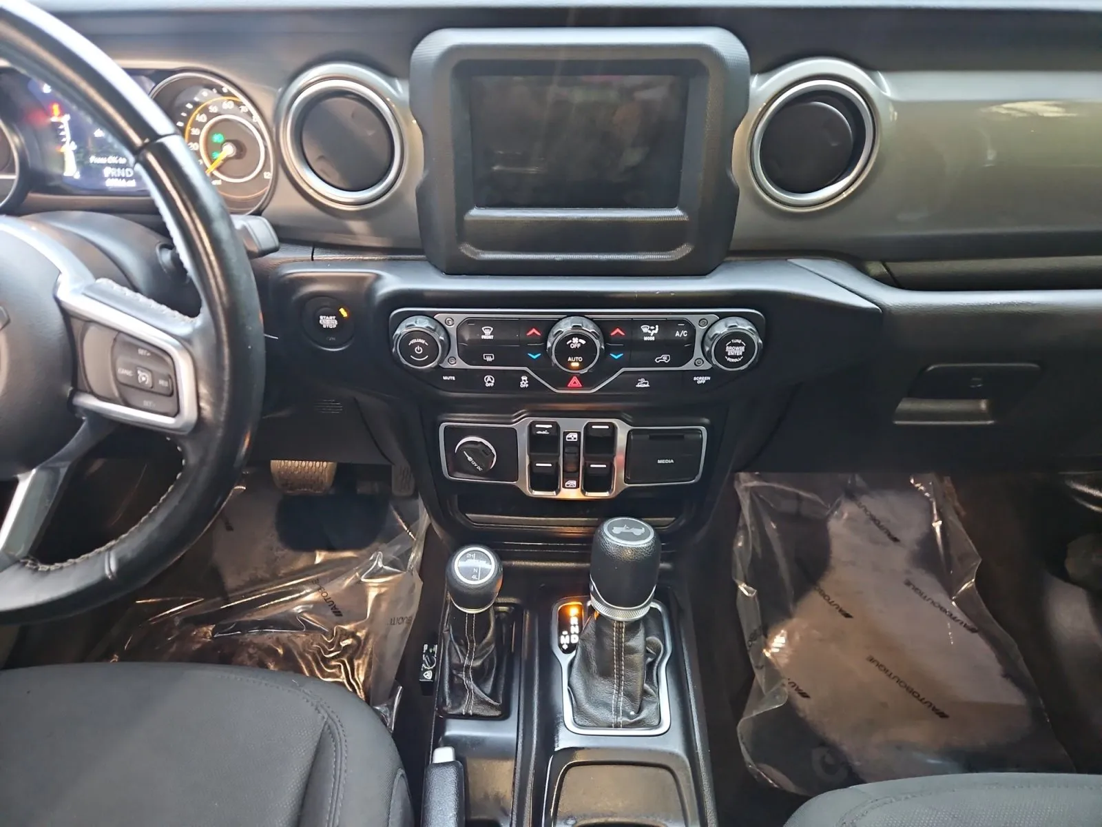 Jeep Wrangler photo 11
