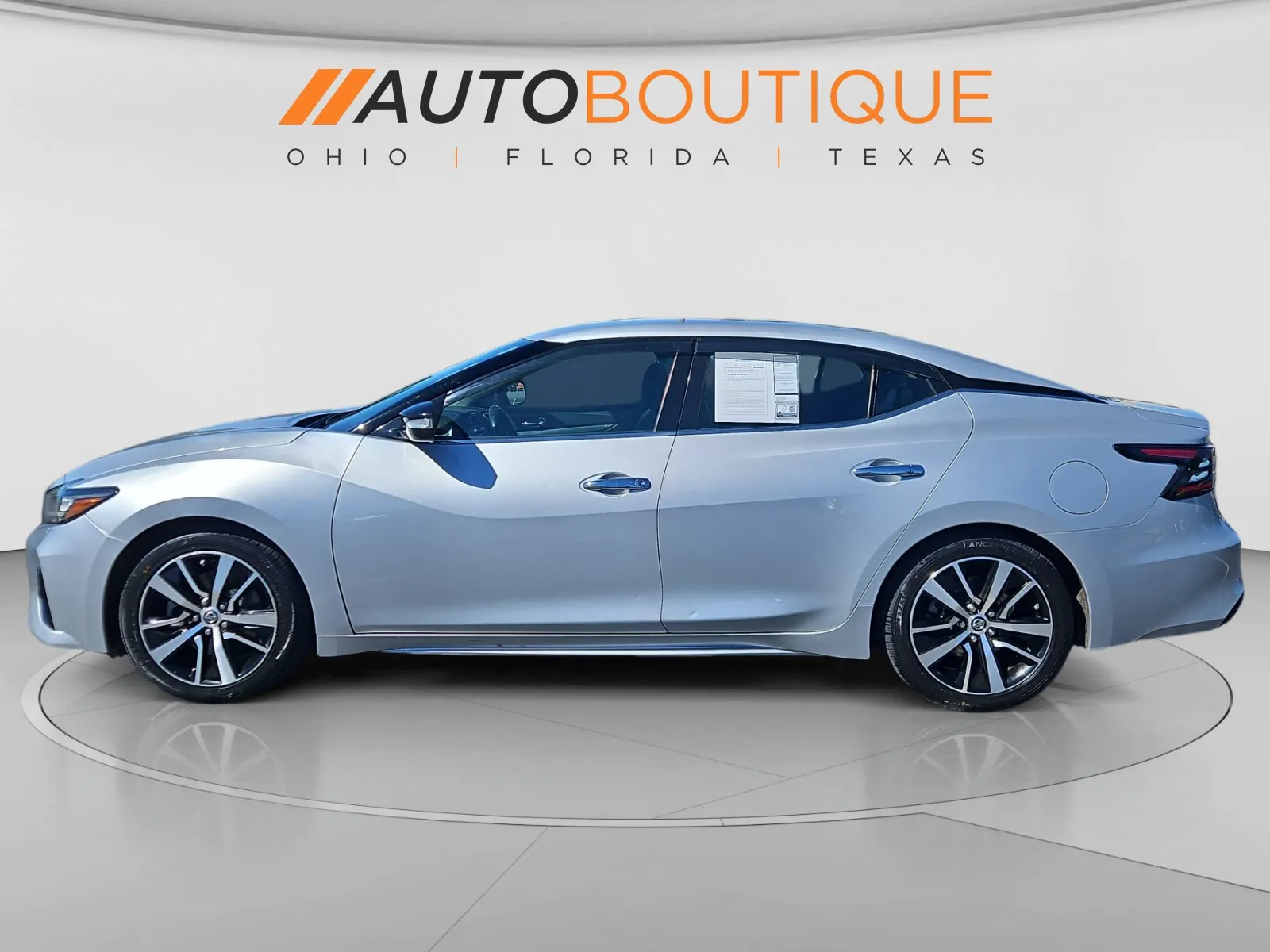 Nissan Maxima photo 2