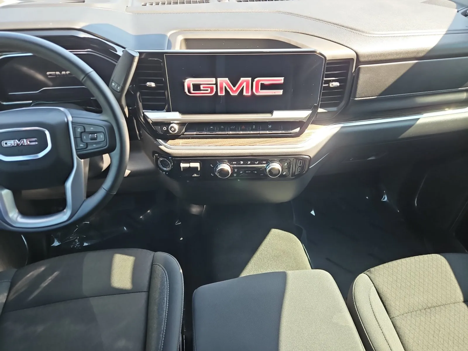 GMC Sierra photo 11