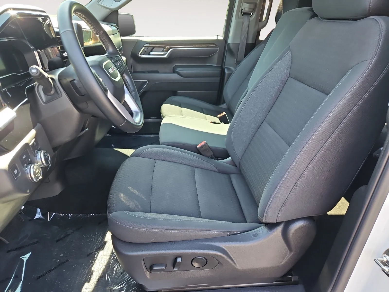 GMC Sierra photo 9
