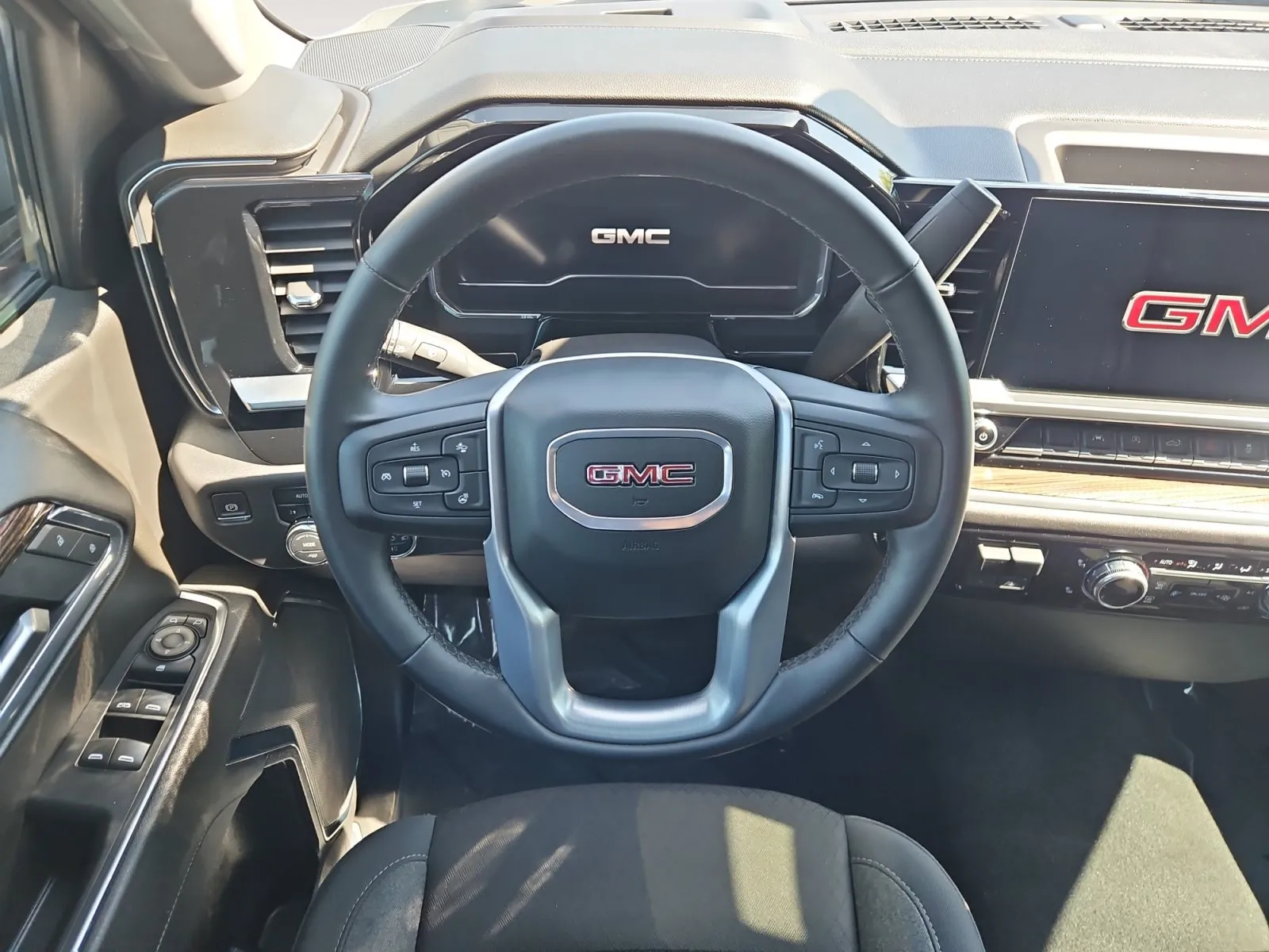 GMC Sierra photo 12
