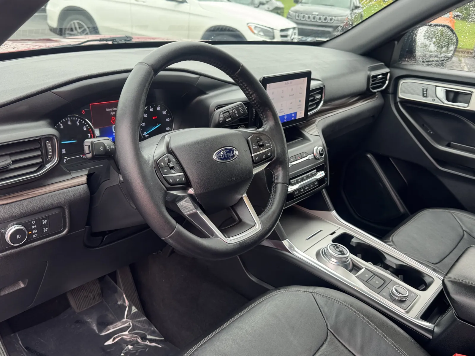 Ford Explorer photo 7