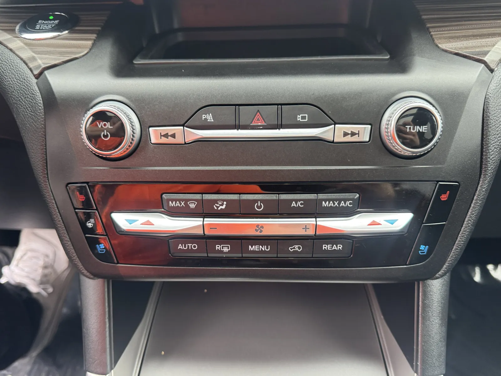 Ford Explorer photo 25