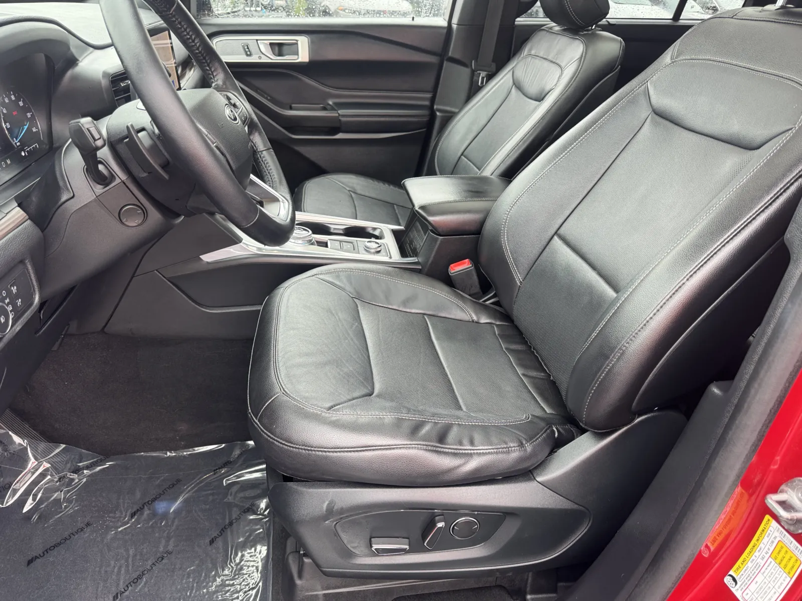 Ford Explorer photo 8