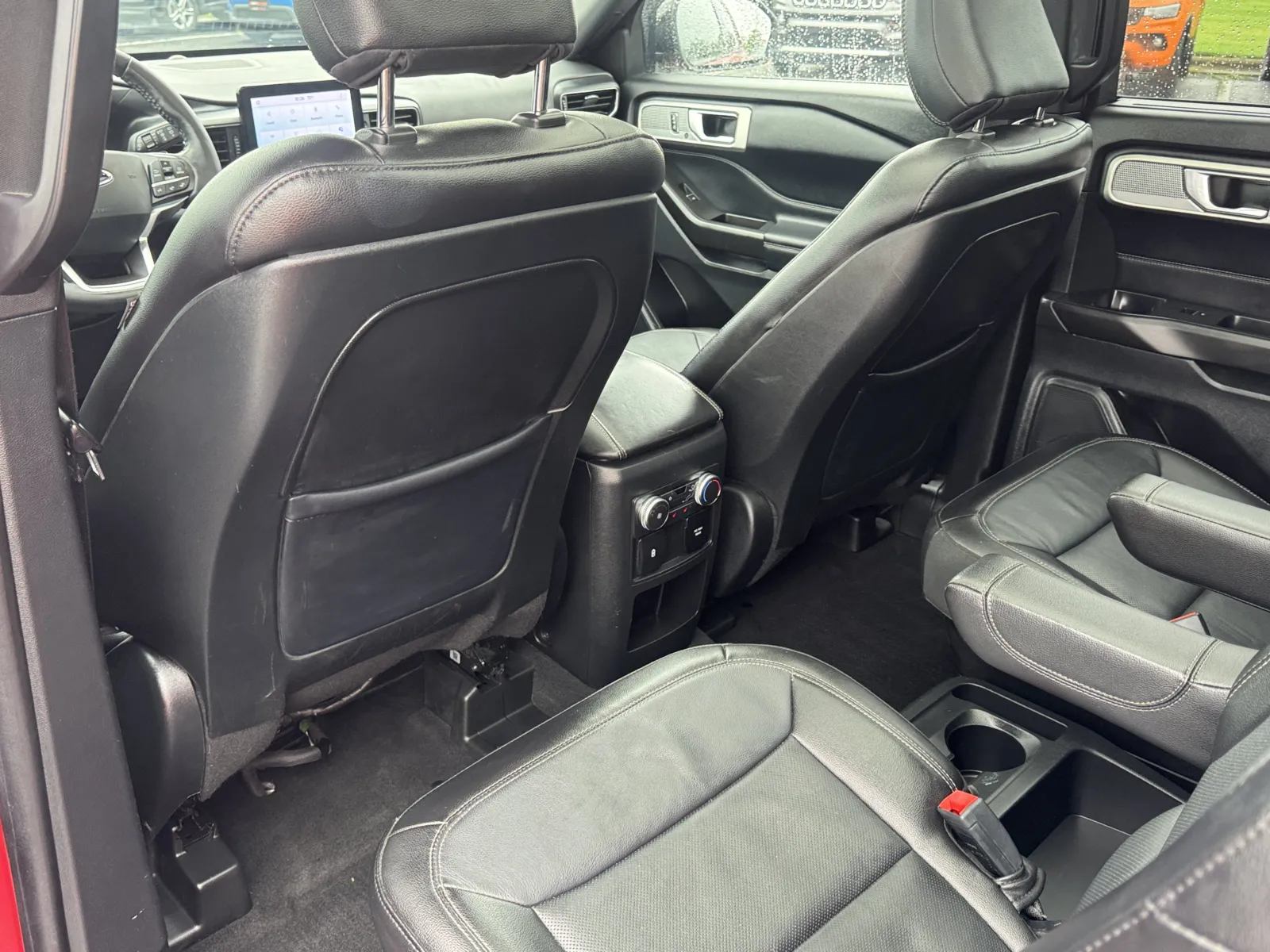 Ford Explorer photo 17