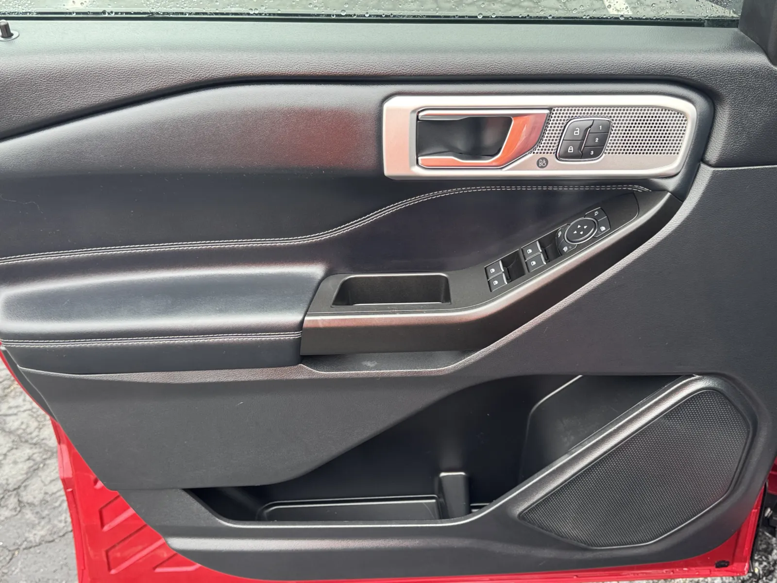 Ford Explorer photo 18