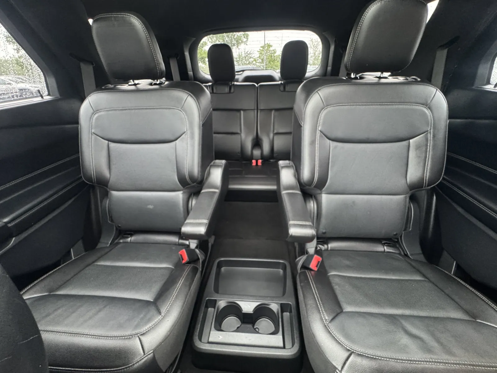 Ford Explorer photo 26